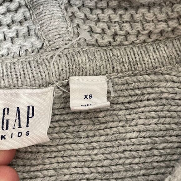 GAP Kids Grey Cable Knit Faux Fur Sweater Poncho Size XS LIKE NEW - Picture 9 of 9